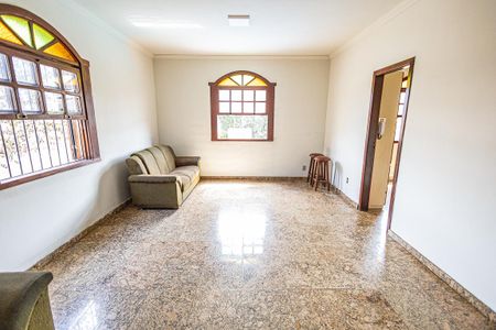 Casa à venda com 500m², 4 quartos e 4 vagas Casa à venda com 500m², 4 quartos e 4 vagasSala 2