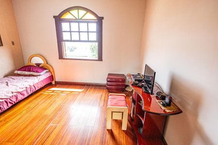 Casa à venda com 500m², 4 quartos e 4 vagas Casa à venda com 500m², 4 quartos e 4 vagasQuarto 4