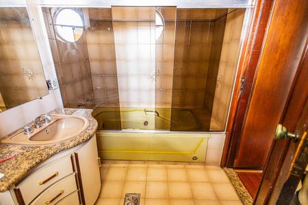 Casa à venda com 500m², 4 quartos e 4 vagas Casa à venda com 500m², 4 quartos e 4 vagasSuite