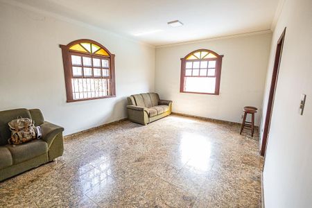 Casa à venda com 500m², 4 quartos e 4 vagas Casa à venda com 500m², 4 quartos e 4 vagasSala 2