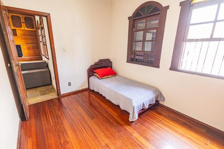 Casa à venda com 500m², 4 quartos e 4 vagas Casa à venda com 500m², 4 quartos e 4 vagasQuarto 1