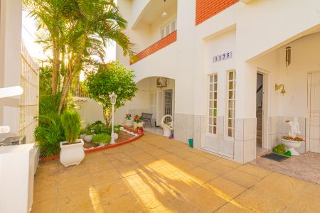 Casa à venda com 410m², 6 quartos e 3 vagas Casa à venda com 410m², 6 quartos e 3 vagasÁrea comum