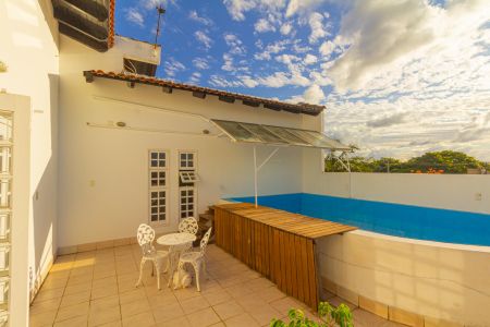 Casa à venda com 410m², 6 quartos e 3 vagas Casa à venda com 410m², 6 quartos e 3 vagasTerraço