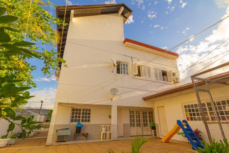 Casa à venda com 410m², 6 quartos e 3 vagas Casa à venda com 410m², 6 quartos e 3 vagasÁrea comum