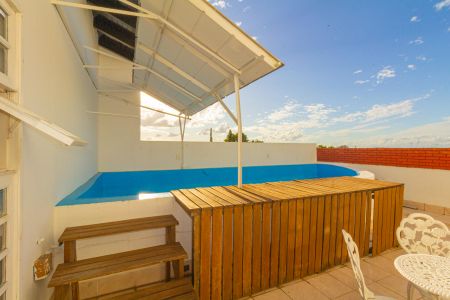 Casa à venda com 410m², 6 quartos e 3 vagas Casa à venda com 410m², 6 quartos e 3 vagasTerraço