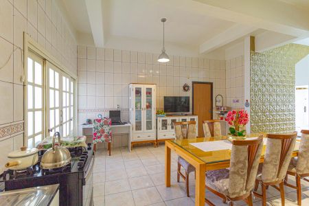 Casa à venda com 410m², 6 quartos e 3 vagas Casa à venda com 410m², 6 quartos e 3 vagasCozinha