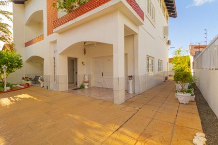 Casa à venda com 410m², 6 quartos e 3 vagas Casa à venda com 410m², 6 quartos e 3 vagasTerraço