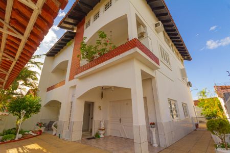 Casa à venda com 410m², 6 quartos e 3 vagas Casa à venda com 410m², 6 quartos e 3 vagasÁrea comum