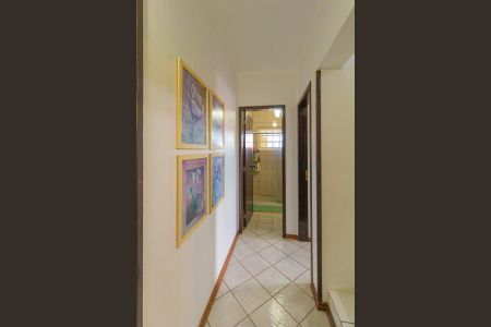 Casa à venda com 410m², 6 quartos e 3 vagas Casa à venda com 410m², 6 quartos e 3 vagasCorredor