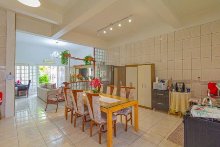 Casa à venda com 410m², 6 quartos e 3 vagas Casa à venda com 410m², 6 quartos e 3 vagasCozinha