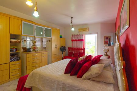 Casa à venda com 410m², 6 quartos e 3 vagas Casa à venda com 410m², 6 quartos e 3 vagasQuarto 2