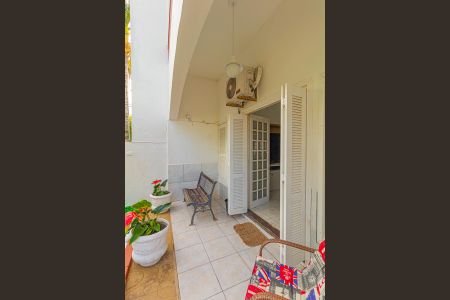 Casa à venda com 410m², 6 quartos e 3 vagas Casa à venda com 410m², 6 quartos e 3 vagasVaranda da Sala