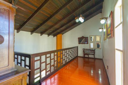 Casa à venda com 410m², 6 quartos e 3 vagas Casa à venda com 410m², 6 quartos e 3 vagasCorredor