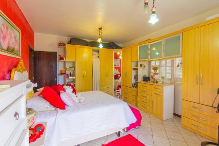 Casa à venda com 410m², 6 quartos e 3 vagas Casa à venda com 410m², 6 quartos e 3 vagasSuíte