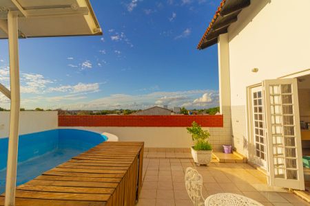 Casa à venda com 410m², 6 quartos e 3 vagas Casa à venda com 410m², 6 quartos e 3 vagasTerraço