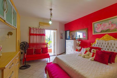 Casa à venda com 410m², 6 quartos e 3 vagas Casa à venda com 410m², 6 quartos e 3 vagasSuíte