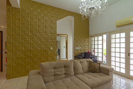 Casa à venda com 410m², 6 quartos e 3 vagas Casa à venda com 410m², 6 quartos e 3 vagasSala