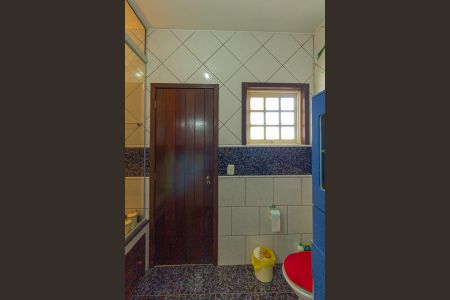 Casa à venda com 410m², 6 quartos e 3 vagas Casa à venda com 410m², 6 quartos e 3 vagasBanheiro da Suíte