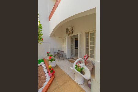 Casa à venda com 410m², 6 quartos e 3 vagas Casa à venda com 410m², 6 quartos e 3 vagasVaranda da Sala