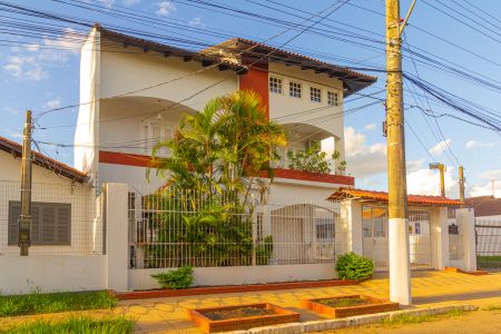 Casa à venda com 410m², 6 quartos e 3 vagas Casa à venda com 410m², 6 quartos e 3 vagasFachada