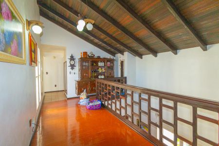 Casa à venda com 410m², 6 quartos e 3 vagas Casa à venda com 410m², 6 quartos e 3 vagasCorredor