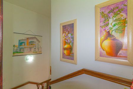 Casa à venda com 410m², 6 quartos e 3 vagas Casa à venda com 410m², 6 quartos e 3 vagasCorredor