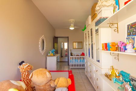 Casa à venda com 410m², 6 quartos e 3 vagas Casa à venda com 410m², 6 quartos e 3 vagasQuarto 2