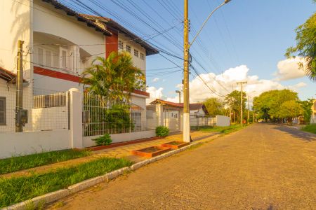 Casa à venda com 410m², 6 quartos e 3 vagas Casa à venda com 410m², 6 quartos e 3 vagasFachada