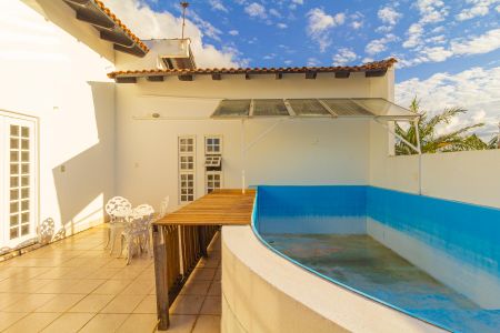 Casa à venda com 410m², 6 quartos e 3 vagas Casa à venda com 410m², 6 quartos e 3 vagasTerraço