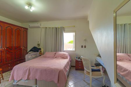 Casa à venda com 410m², 6 quartos e 3 vagas Casa à venda com 410m², 6 quartos e 3 vagasQuarto 3