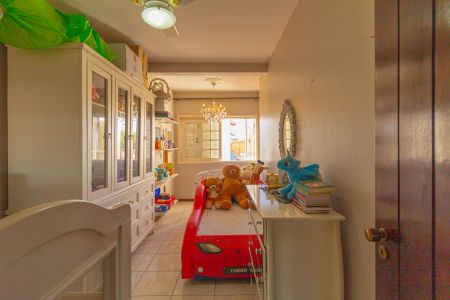 Casa à venda com 410m², 6 quartos e 3 vagas Casa à venda com 410m², 6 quartos e 3 vagasQuarto 2