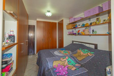 Casa à venda com 410m², 6 quartos e 3 vagas Casa à venda com 410m², 6 quartos e 3 vagasQuarto 1