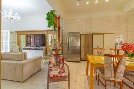 Casa à venda com 410m², 6 quartos e 3 vagas Casa à venda com 410m², 6 quartos e 3 vagasSala 2