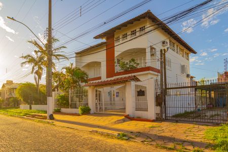 Casa à venda com 410m², 6 quartos e 3 vagas Casa à venda com 410m², 6 quartos e 3 vagasFachada