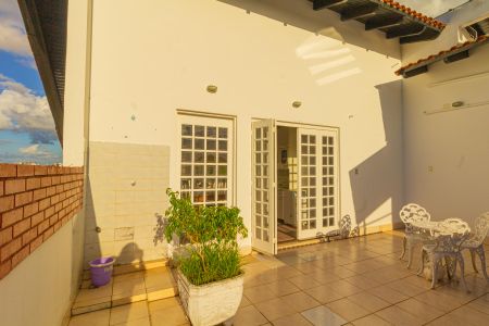 Casa à venda com 410m², 6 quartos e 3 vagas Casa à venda com 410m², 6 quartos e 3 vagasTerraço