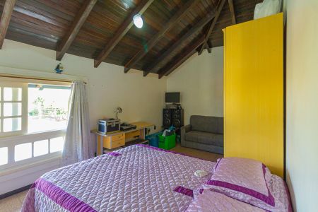 Casa à venda com 410m², 6 quartos e 3 vagas Casa à venda com 410m², 6 quartos e 3 vagasQuarto 4