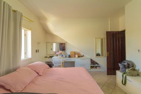 Casa à venda com 410m², 6 quartos e 3 vagas Casa à venda com 410m², 6 quartos e 3 vagasQuarto 3