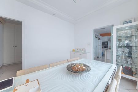 Casa à venda com 270m², 2 quartos e 3 vagas Casa à venda com 270m², 2 quartos e 3 vagasCopa