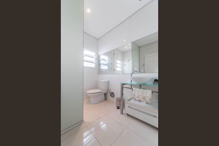 Casa à venda com 270m², 2 quartos e 3 vagas Casa à venda com 270m², 2 quartos e 3 vagasBanheiro Social