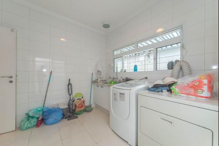 Casa à venda com 270m², 2 quartos e 3 vagas Casa à venda com 270m², 2 quartos e 3 vagasLavanderia