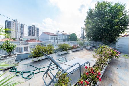 Casa à venda com 270m², 2 quartos e 3 vagas Casa à venda com 270m², 2 quartos e 3 vagasQuintal - Frente