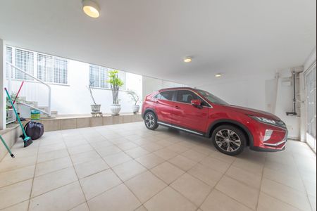 Casa à venda com 270m², 2 quartos e 3 vagas Casa à venda com 270m², 2 quartos e 3 vagasGaragem