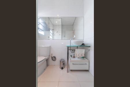 Casa à venda com 270m², 2 quartos e 3 vagas Casa à venda com 270m², 2 quartos e 3 vagasBanheiro Social