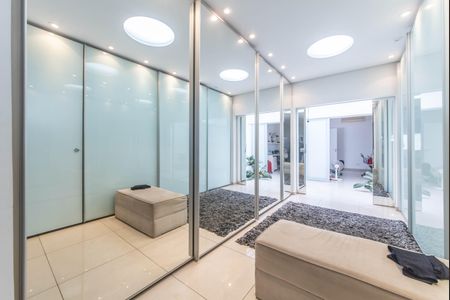 Casa à venda com 270m², 2 quartos e 3 vagas Casa à venda com 270m², 2 quartos e 3 vagasSuíte