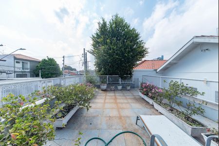 Casa à venda com 270m², 2 quartos e 3 vagas Casa à venda com 270m², 2 quartos e 3 vagasQuintal - Frente