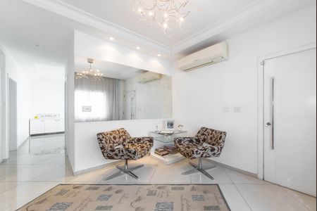 Casa à venda com 270m², 2 quartos e 3 vagas Casa à venda com 270m², 2 quartos e 3 vagasSala