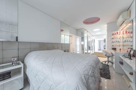 Casa à venda com 270m², 2 quartos e 3 vagas Casa à venda com 270m², 2 quartos e 3 vagasSuíte