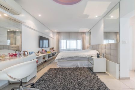 Casa à venda com 270m², 2 quartos e 3 vagas Casa à venda com 270m², 2 quartos e 3 vagasSuíte