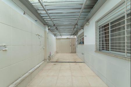 Casa à venda com 270m², 2 quartos e 3 vagas Casa à venda com 270m², 2 quartos e 3 vagasQuintal