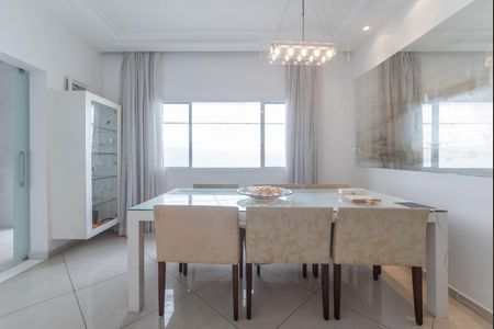 Casa à venda com 270m², 2 quartos e 3 vagas Casa à venda com 270m², 2 quartos e 3 vagasCopa